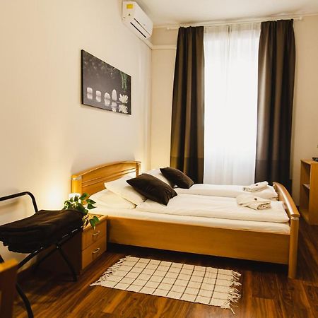Old Town Apartman Boedapest Buitenkant foto