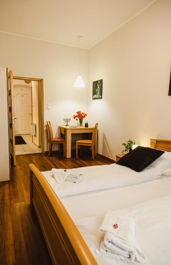Old Town Apartman Boedapest Buitenkant foto